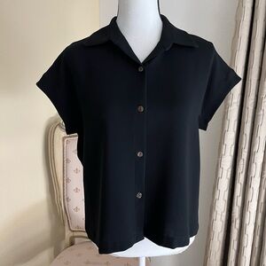 Peter Cohen Luxury Brand Black Short Sleeve Button Down Blouse. Size Medium